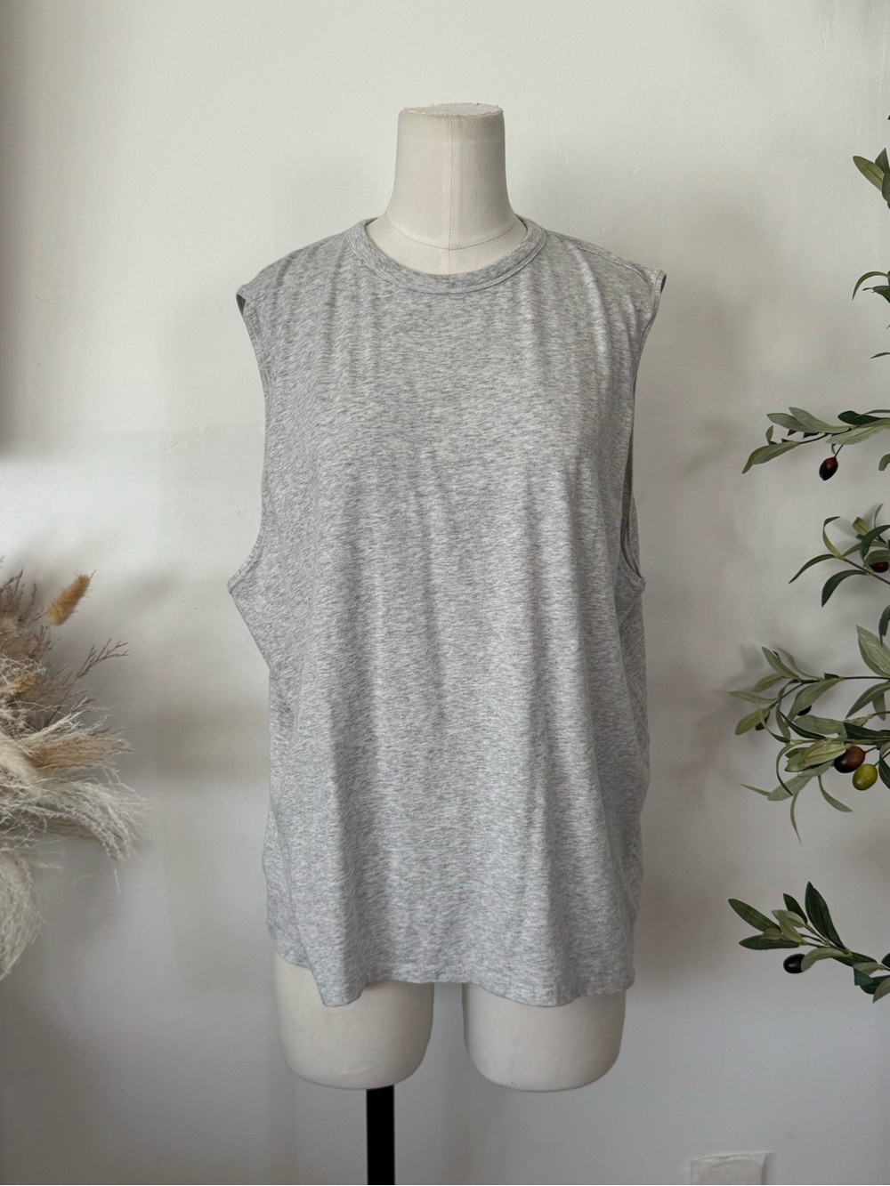 SKIMS Gray Muscle Tank Top Size L Modal‎ Cotton Sleeveless Relaxed Fit